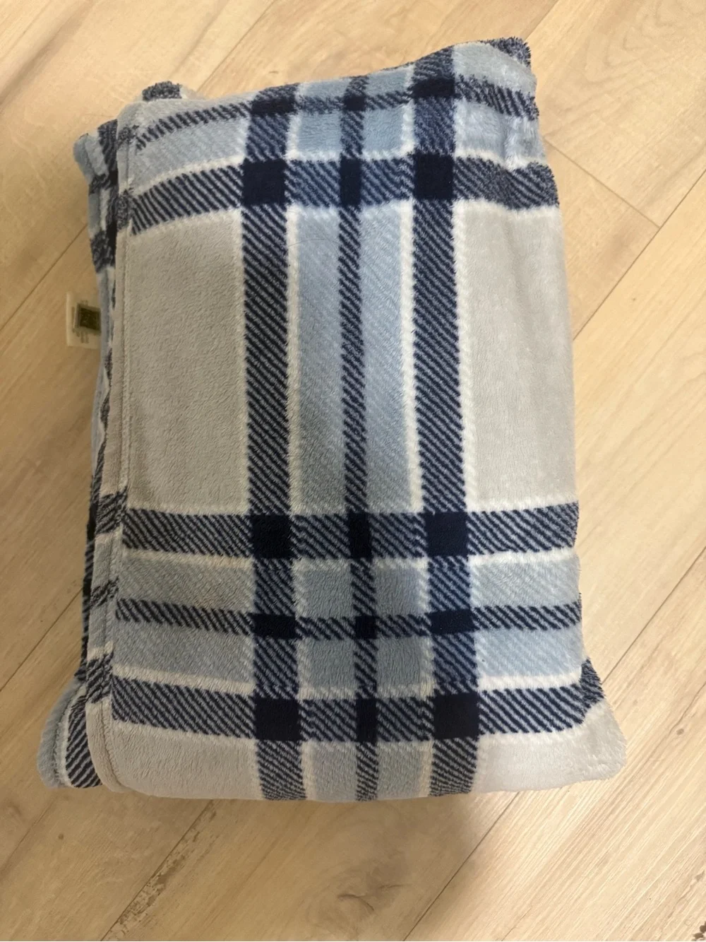Vera Bradley Navy & Light Blue Plaid Plush Throw